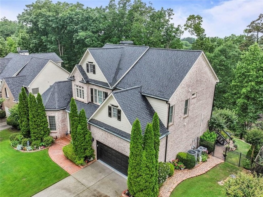PRICE REDUCED. Executive Home on the #5 Fairway in Resort-Style - photo 4