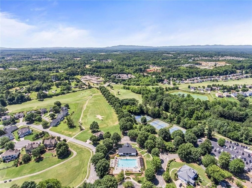 PRICE REDUCED. Executive Home on the #5 Fairway in Resort-Style - photo 10