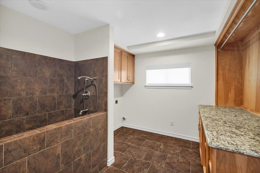 Welcome to a beautifully updated Grapevine home where generous - photo 6