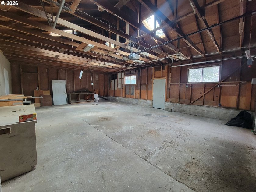 32-acre lot with 25x30 shop for storage or workspace. concrete - photo 9