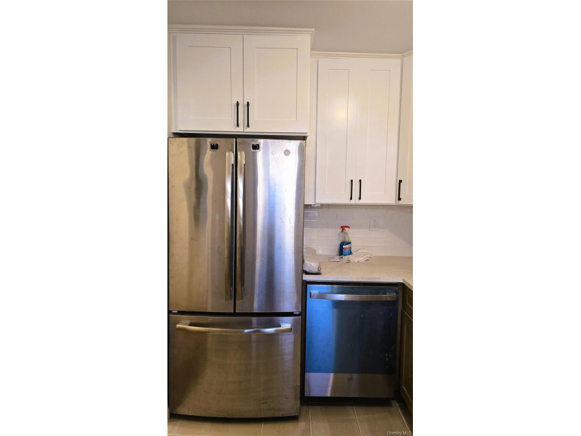 Move right into this beautifully renovated 2-bedroom, 1-bath - photo 8