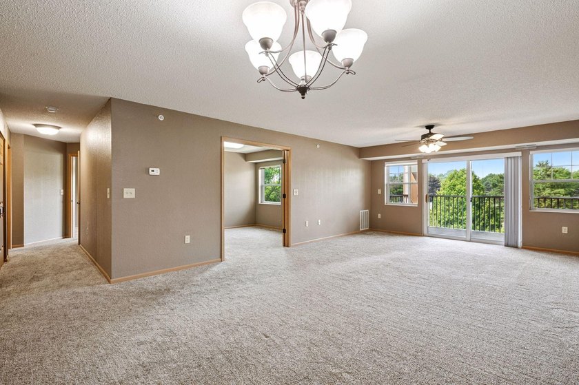 Welcome to effortless 55+ living in this beautifully updated - photo 16