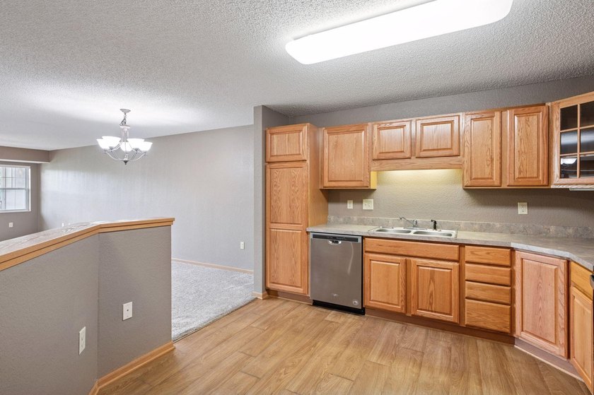 Welcome to effortless 55+ living in this beautifully updated - photo 18