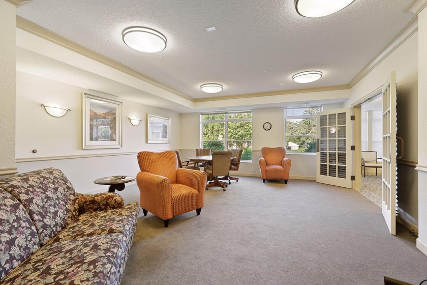 Welcome to effortless 55+ living in this beautifully updated - photo 38