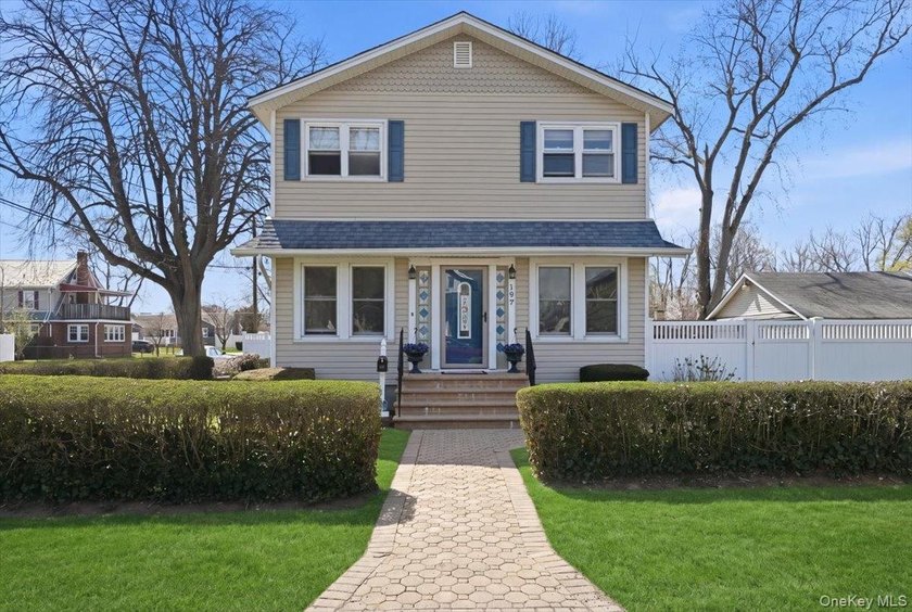 Welcome to 197 S 4th Street-where classic Victorian Colonial - photo 3