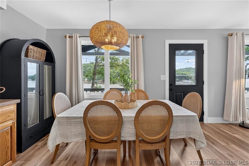 TURNKEY &amp; MOVE IN READY!!! Packed with features that are hard to - photo 18