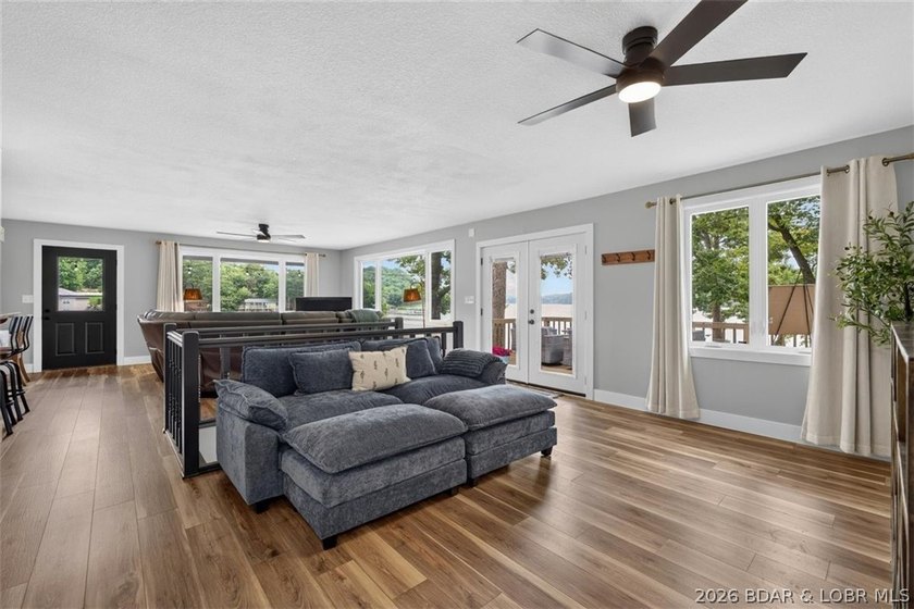 TURNKEY &amp; MOVE IN READY!!! Packed with features that are hard to - photo 22
