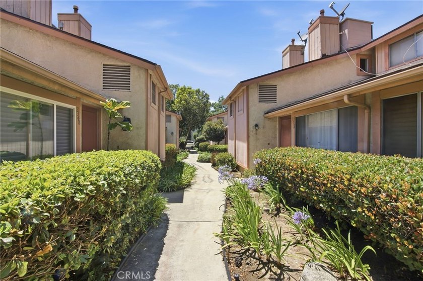 Turnkey 2-bedroom Wrigley townhome with an ATTACHED private - photo 23