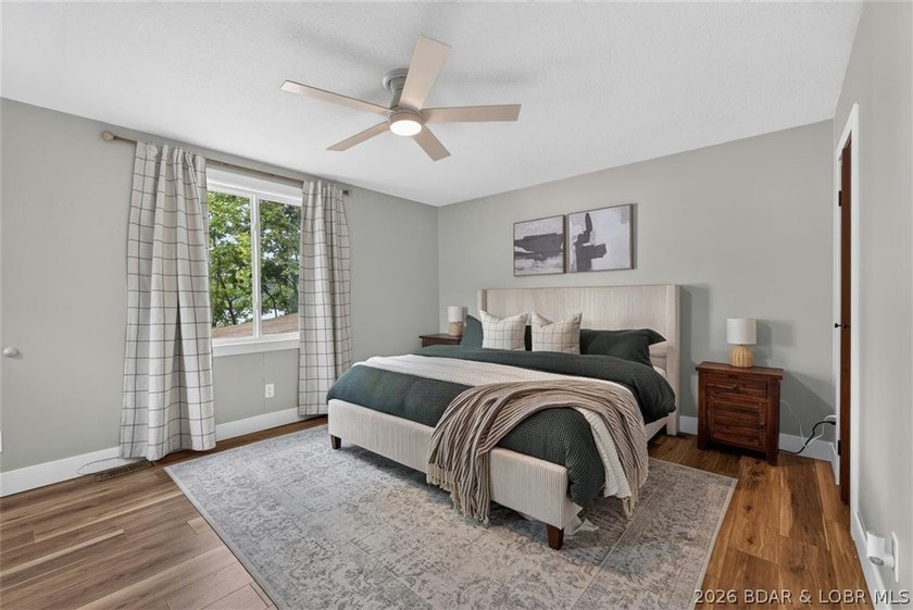TURNKEY &amp; MOVE IN READY!!! Packed with features that are hard to - photo 24