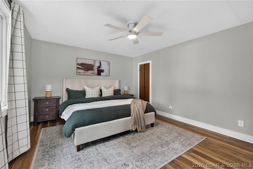 TURNKEY &amp; MOVE IN READY!!! Packed with features that are hard to - photo 25