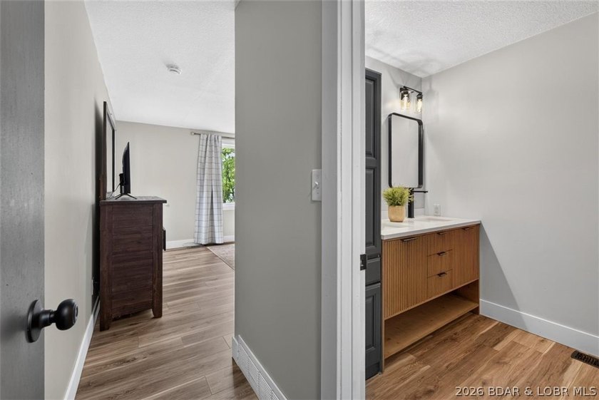 TURNKEY &amp; MOVE IN READY!!! Packed with features that are hard to - photo 28