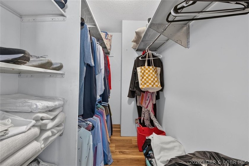 TURNKEY &amp; MOVE IN READY!!! Packed with features that are hard to - photo 31