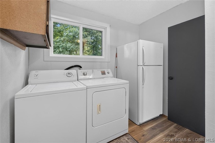 TURNKEY &amp; MOVE IN READY!!! Packed with features that are hard to - photo 38