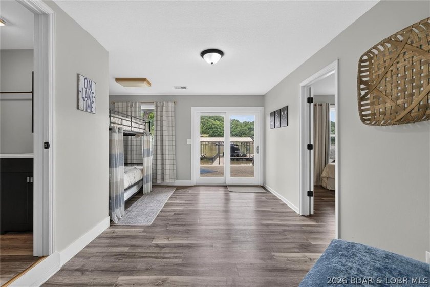 TURNKEY &amp; MOVE IN READY!!! Packed with features that are hard to - photo 39