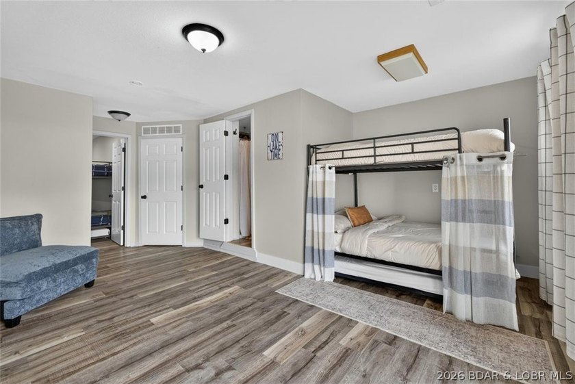 TURNKEY &amp; MOVE IN READY!!! Packed with features that are hard to - photo 42