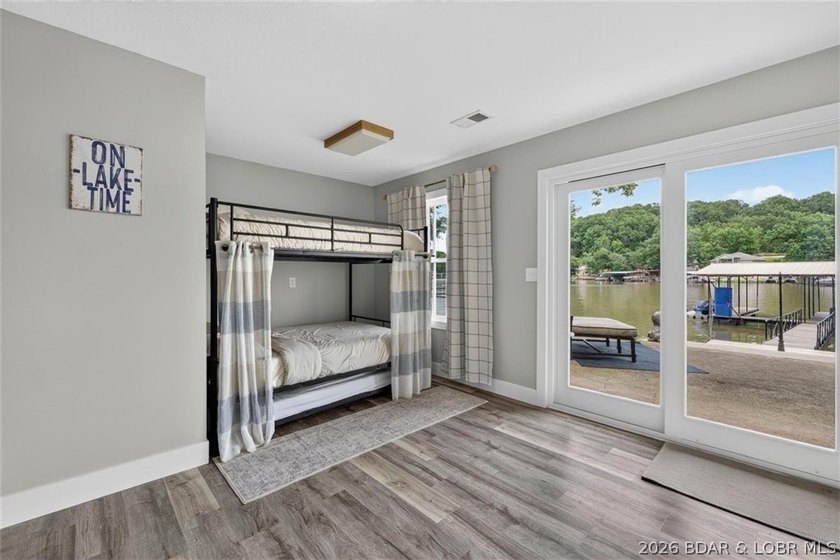 TURNKEY &amp; MOVE IN READY!!! Packed with features that are hard to - photo 43