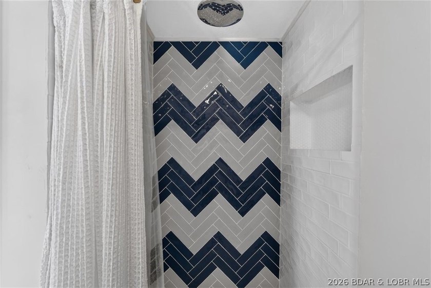 TURNKEY &amp; MOVE IN READY!!! Packed with features that are hard to - photo 45
