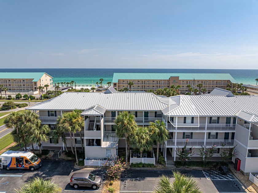 ***LOWEST PRICED CONDO IN THE BUILDING*** This perfectly located - photo 5
