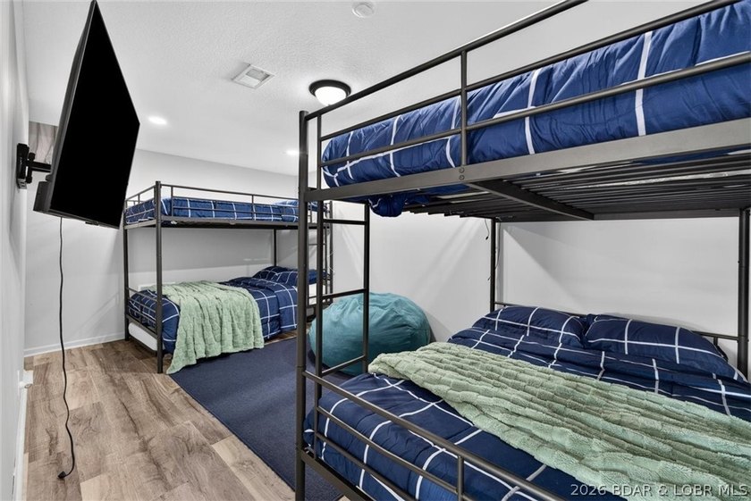 TURNKEY &amp; MOVE IN READY!!! Packed with features that are hard to - photo 49