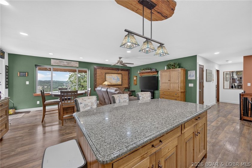 Experience the perfect blend of quality craftsmanship - photo 12