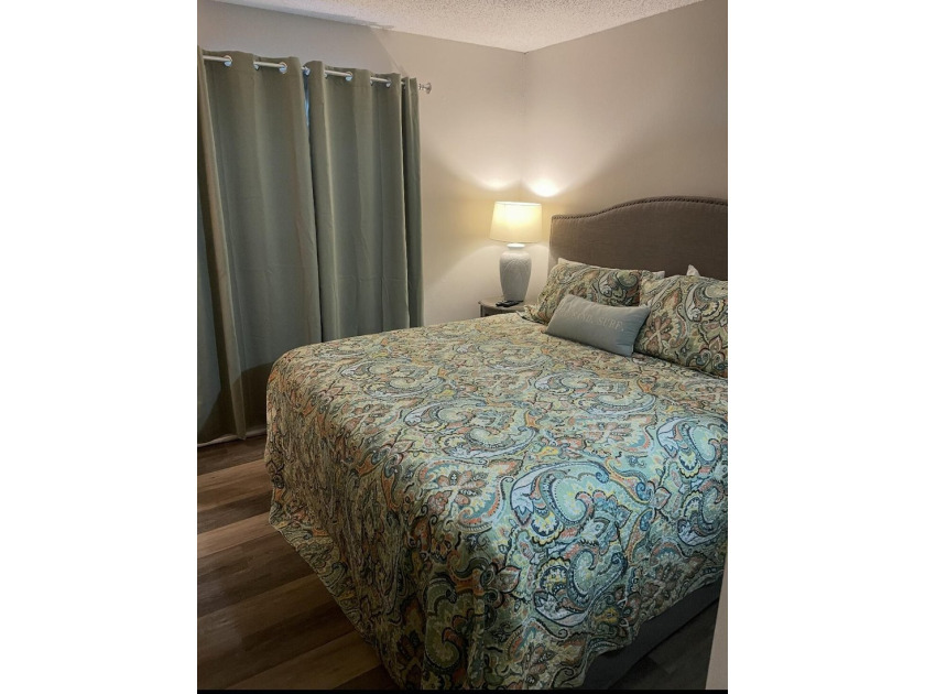 Come see this perfectly upgraded 3 bedroom/ 2 bath ground level - photo 18