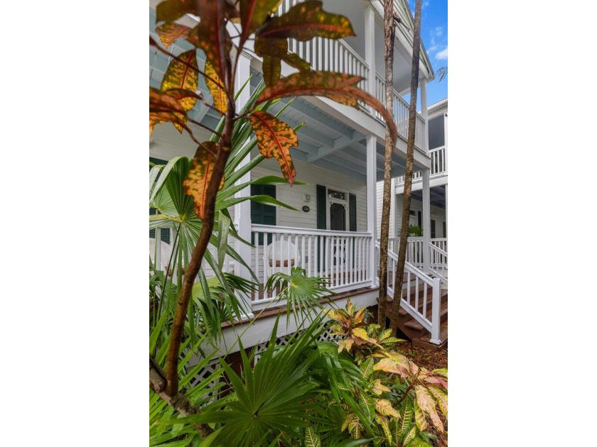 Beautifully appointed home that offers a charming backyard with - photo 20