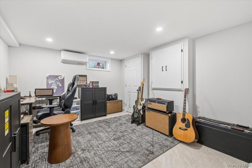 Step into this beautifully updated 3-bedroom, 1.5-bath ranch - photo 23
