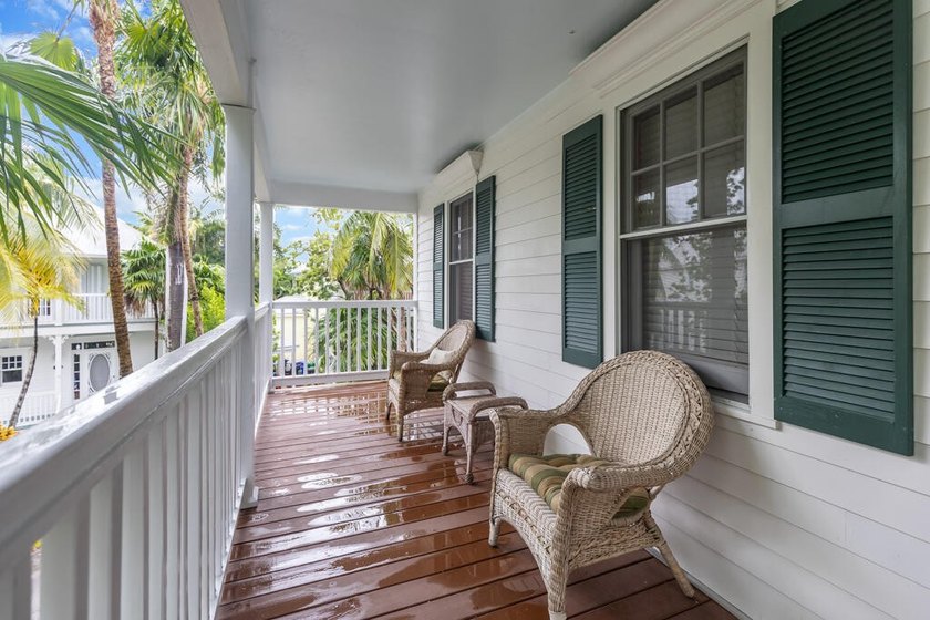 Beautifully appointed home that offers a charming backyard with - photo 38