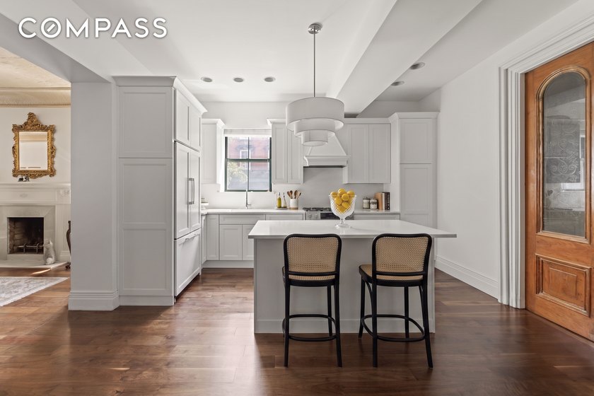 Welcome to 146 Hoyt St, a stunning and expansive 4,950 sq. ft - photo 8