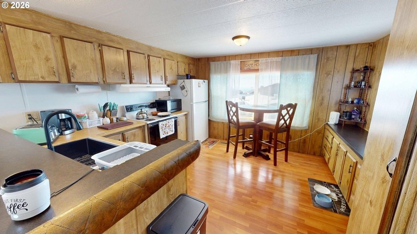 Beautifully updated home located in a quiet and friendly 55+ - photo 11