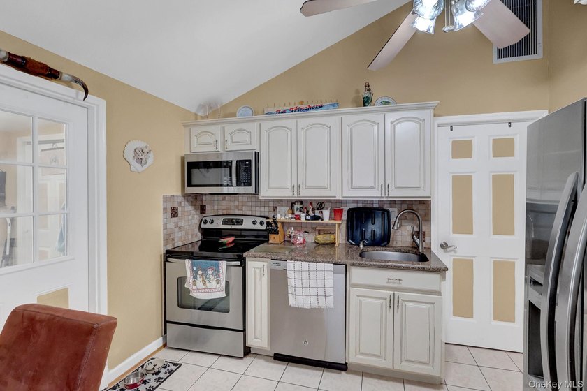 Come see this Cute and Updated 2 bedroom cottage. Featuring - photo 12
