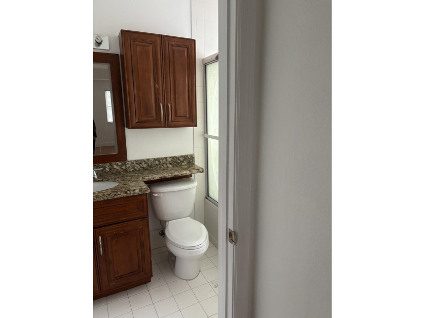Beautiful two stories condo-townhouse in Courtyards at Nautica - photo 14