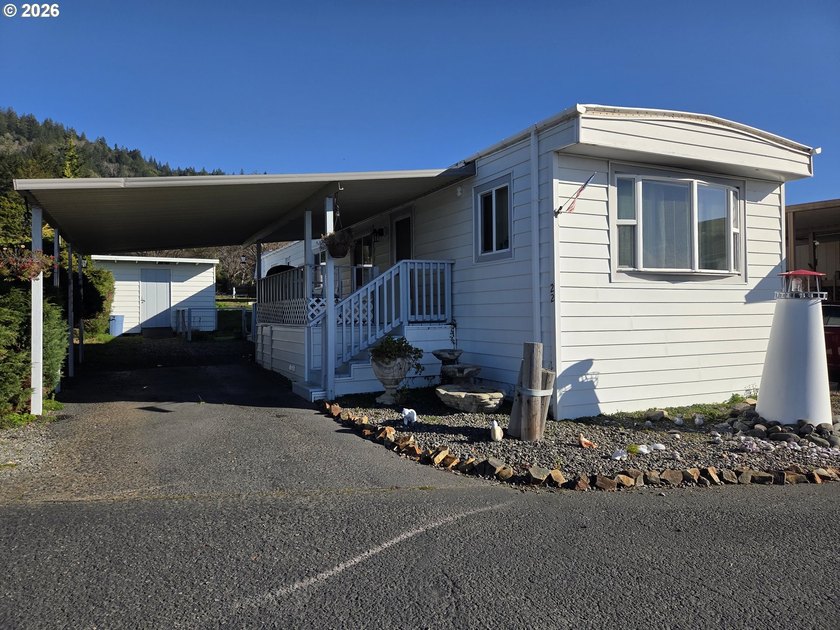 Beautifully updated home located in a quiet and friendly 55+ - photo 15
