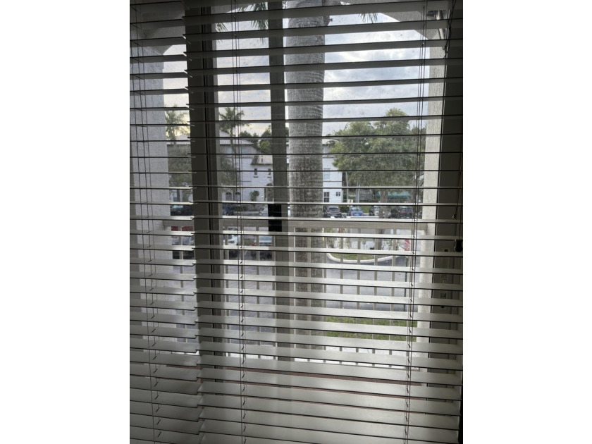 Beautiful two stories condo-townhouse in Courtyards at Nautica - photo 16