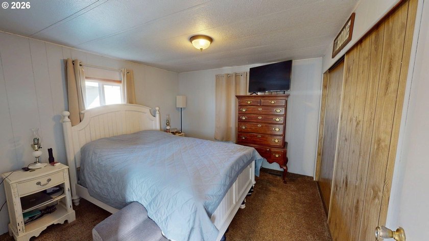Beautifully updated home located in a quiet and friendly 55+ - photo 17