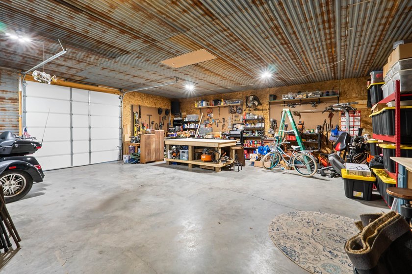 Escape to your own private retreat on 19.66 acres just minutes - photo 24