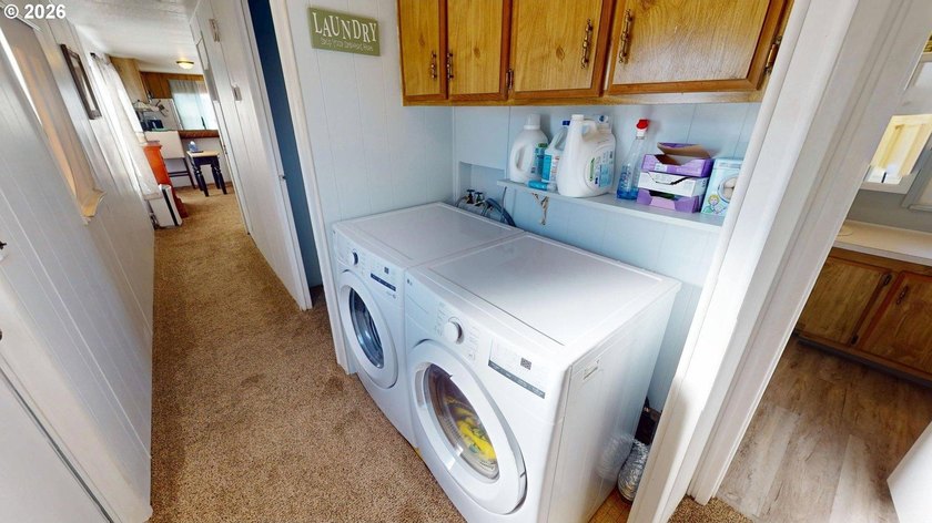 Beautifully updated home located in a quiet and friendly 55+ - photo 24