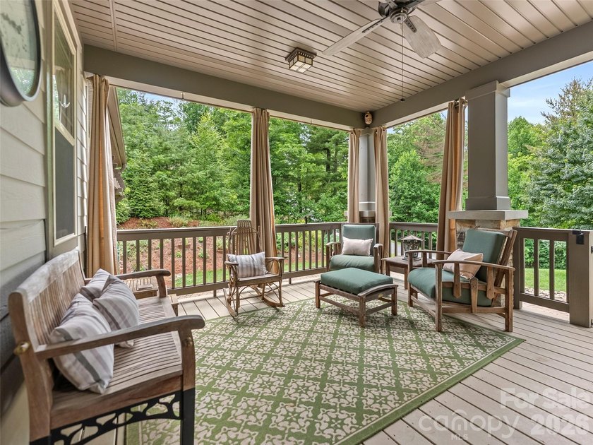 Welcome to 151 Monarch! A meticulously maintained, move in ready - photo 4