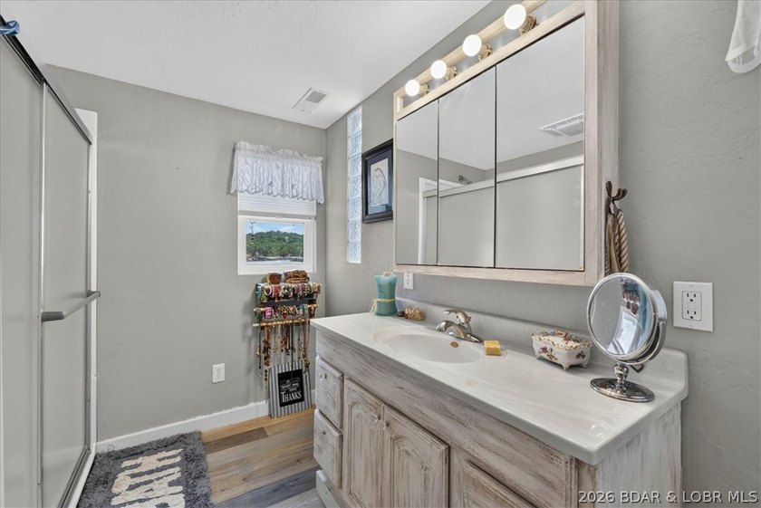 COMPLETELY REMODELED &amp; FULLY FURNISHED! This turnkey 2-bedroom - photo 31