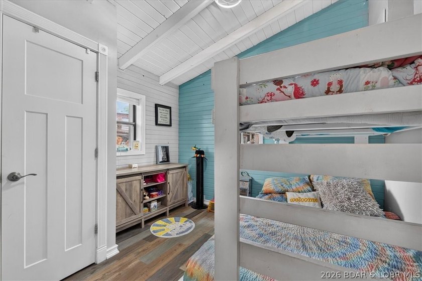 COMPLETELY REMODELED &amp; FULLY FURNISHED! This turnkey 2-bedroom - photo 33