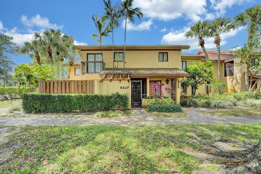 Welcome to this beautifully maintained 3-bedroom, 2-bath home - photo 3