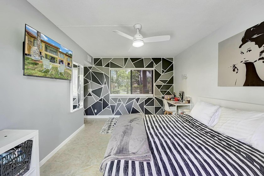 Welcome to this beautifully maintained 3-bedroom, 2-bath home - photo 6