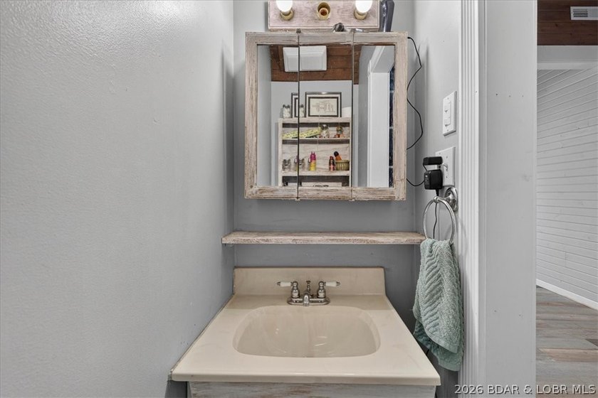 COMPLETELY REMODELED &amp; FULLY FURNISHED! This turnkey 2-bedroom - photo 39