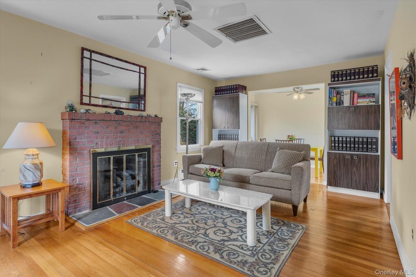 Experience the quintessential Bellport lifestyle in this - photo 3