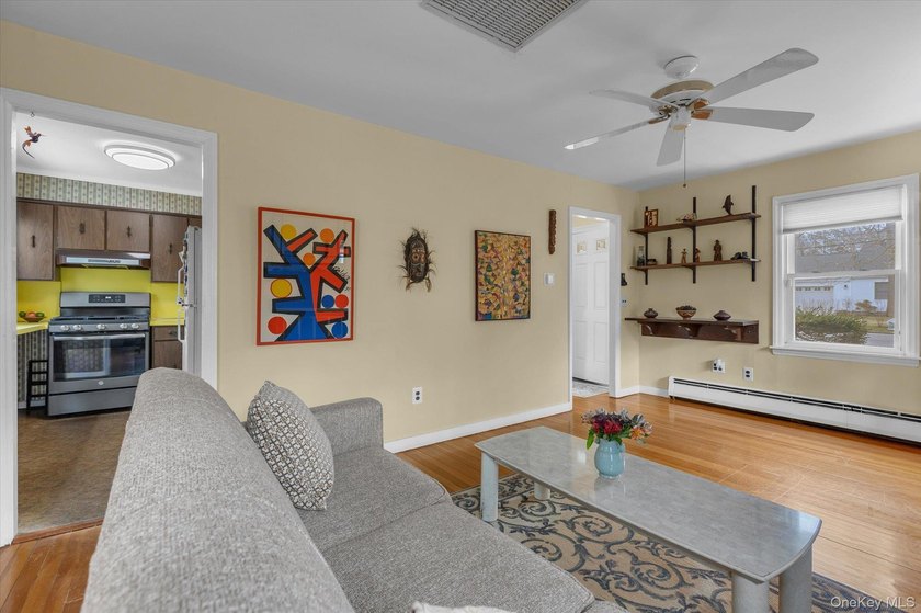 Experience the quintessential Bellport lifestyle in this - photo 4