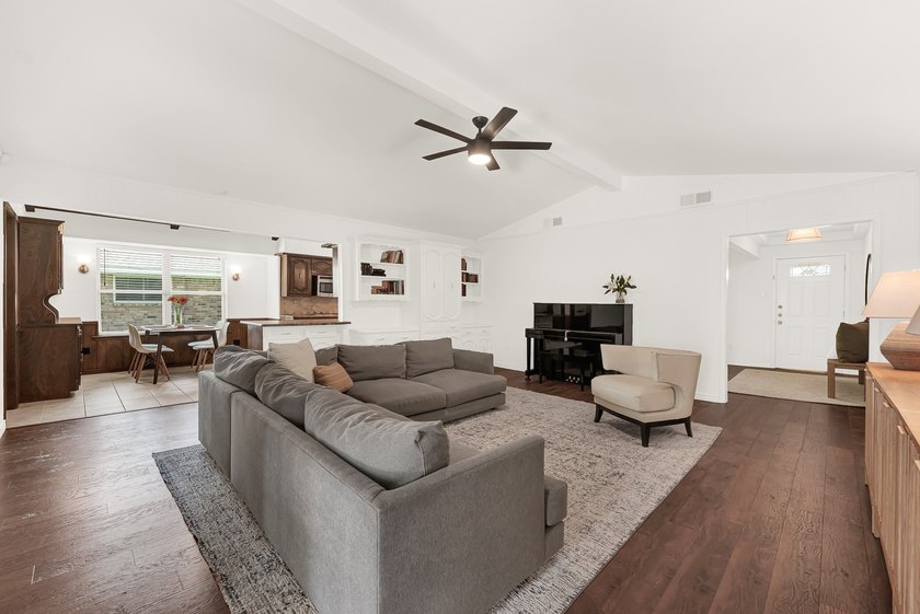 Welcome to 2814 Forest Grove Drive! Step into this impeccably - photo 4