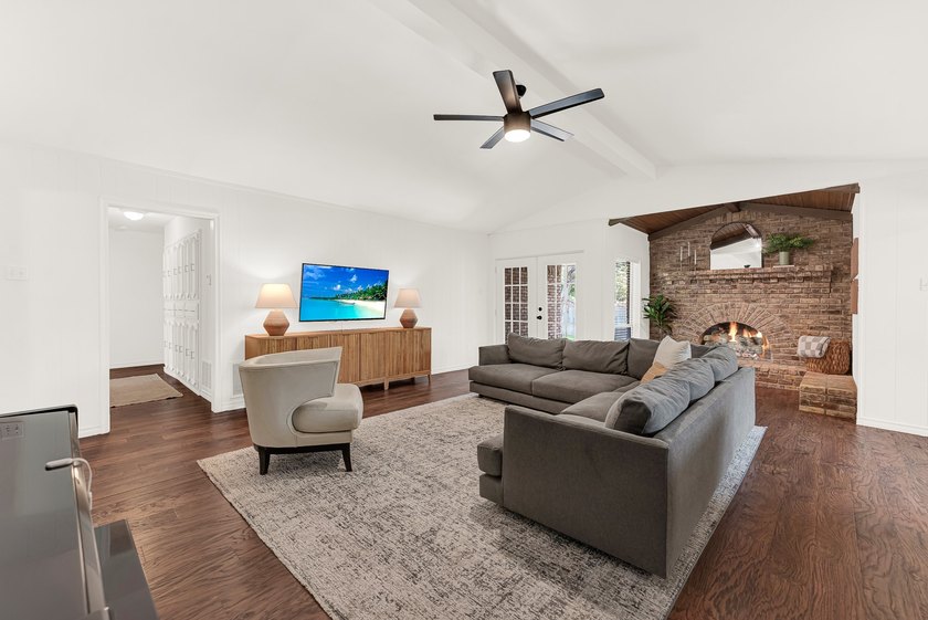 Welcome to 2814 Forest Grove Drive! Step into this impeccably - photo 5