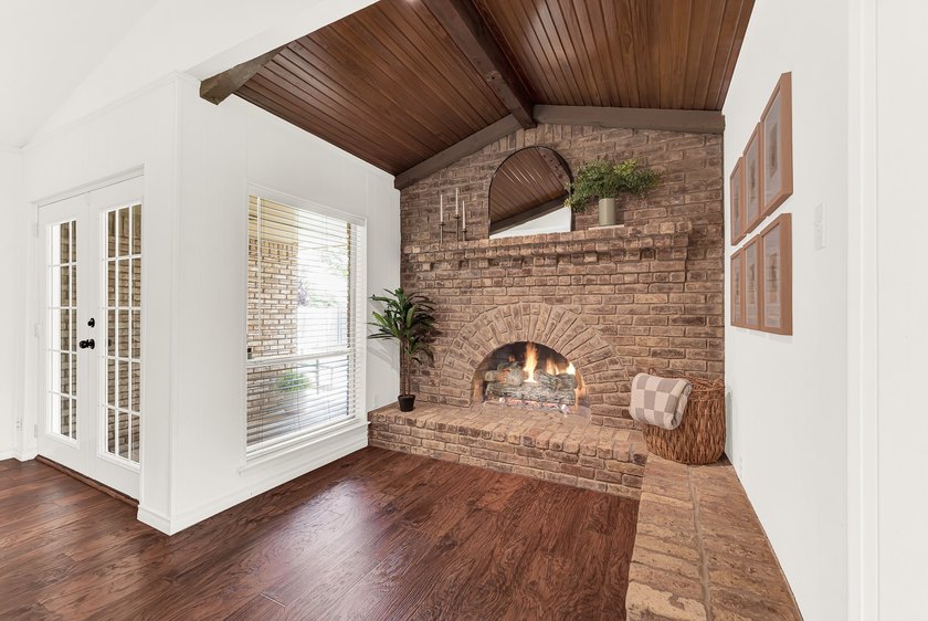 Welcome to 2814 Forest Grove Drive! Step into this impeccably - photo 7