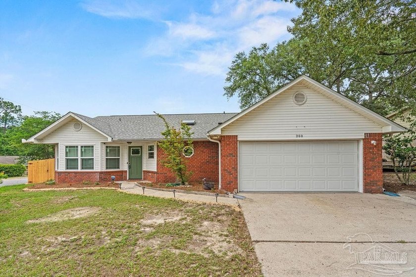 Welcome home to this beautifully maintained 3-bedroom - photo 2