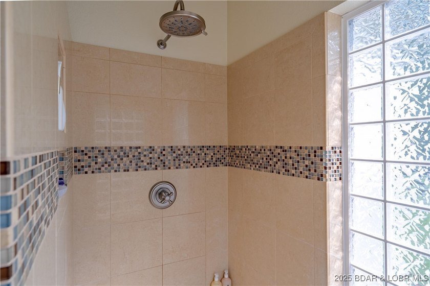 Contractor-built home with attention to detail in The Estates - photo 24